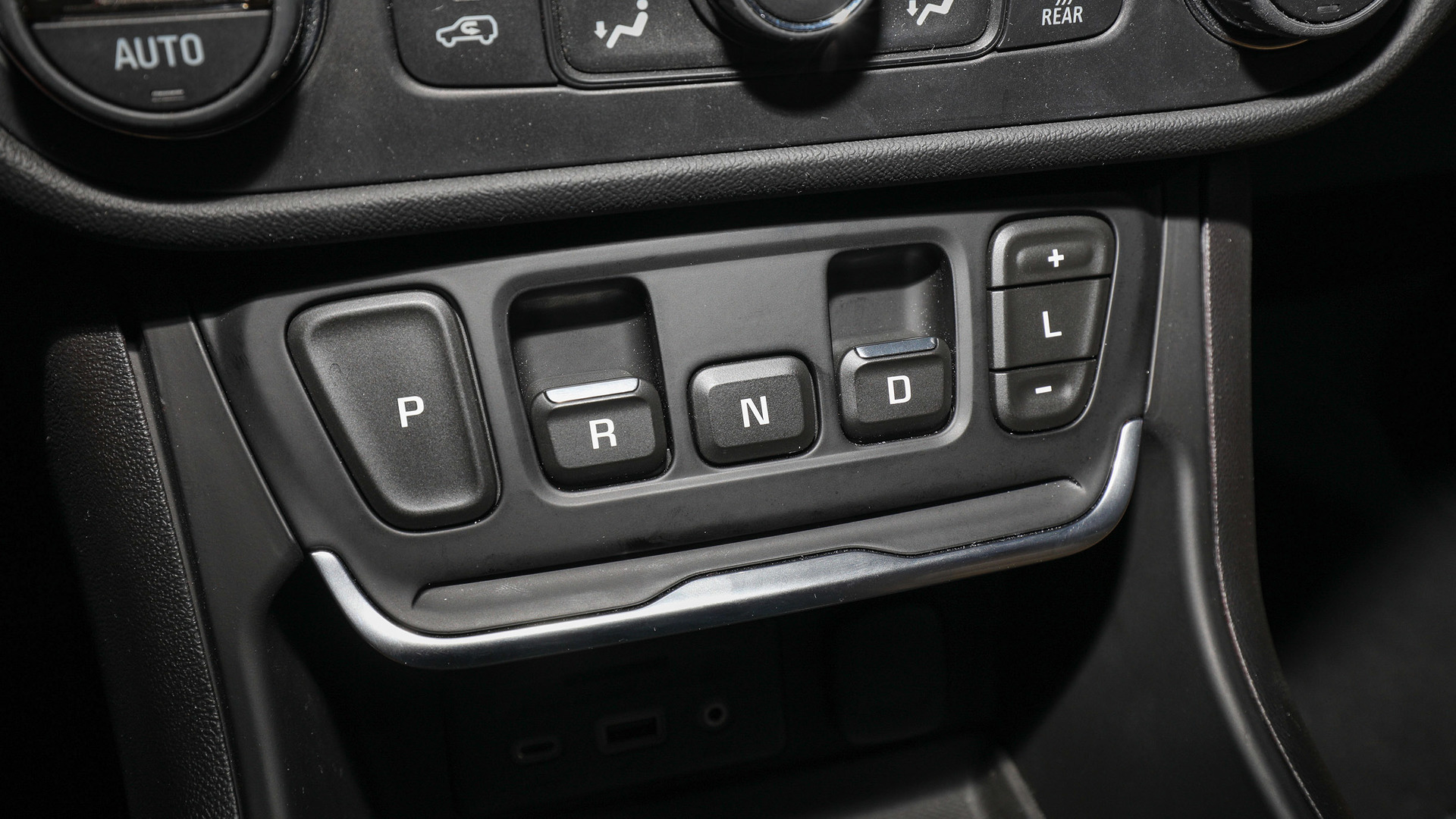 The Gmc Terrain U0026 39 S Shifter Is Worst In Show At Detroit