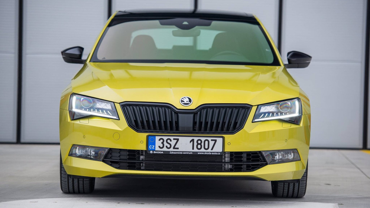 Skoda Superb Sportline with Dragon Skin paint
