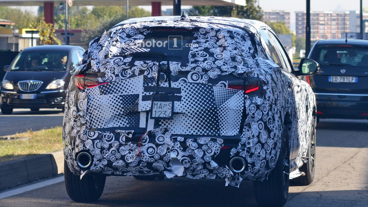 2018-alfa-romeo-stelvio-spy-photo.jpg
