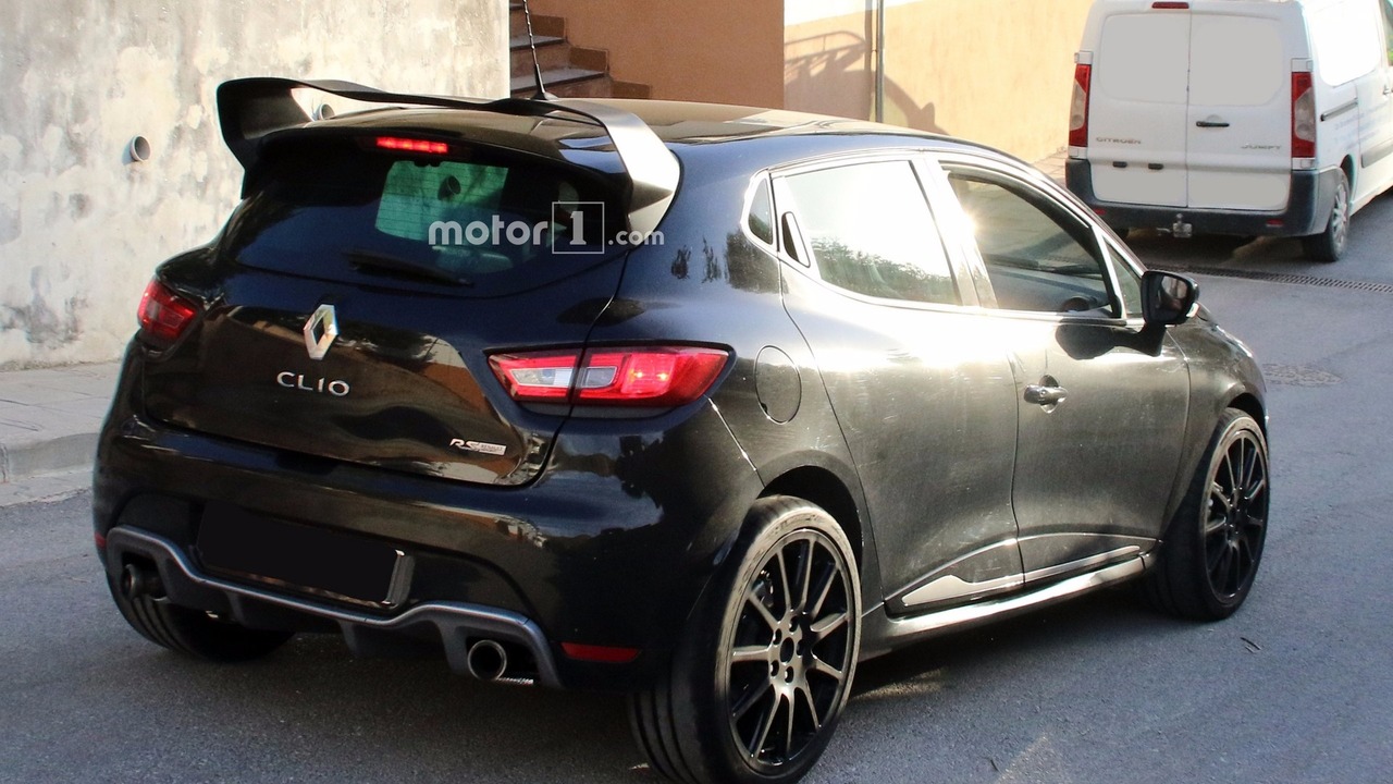 2017 Renault Clio RS16 spy photo