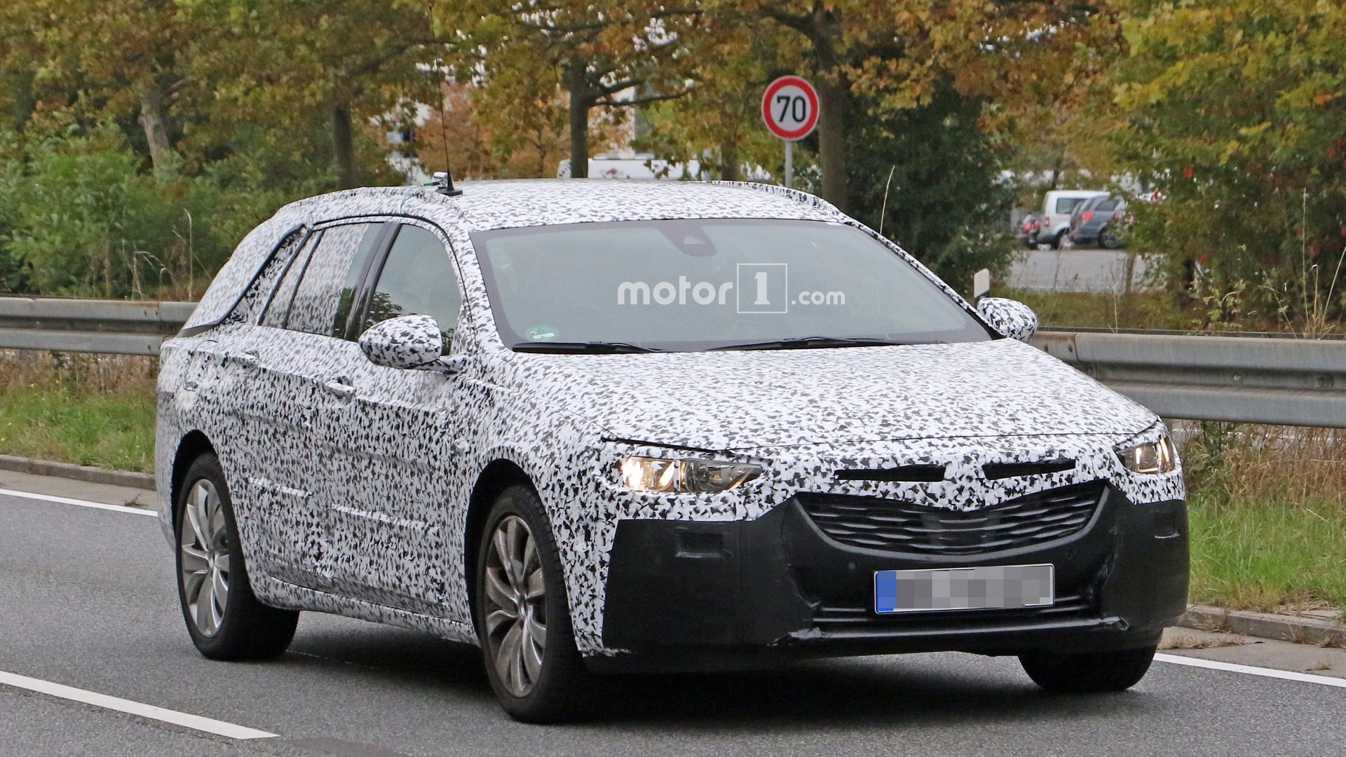 2017-opel-insignia-sports-tourer-spy-photo.jpg