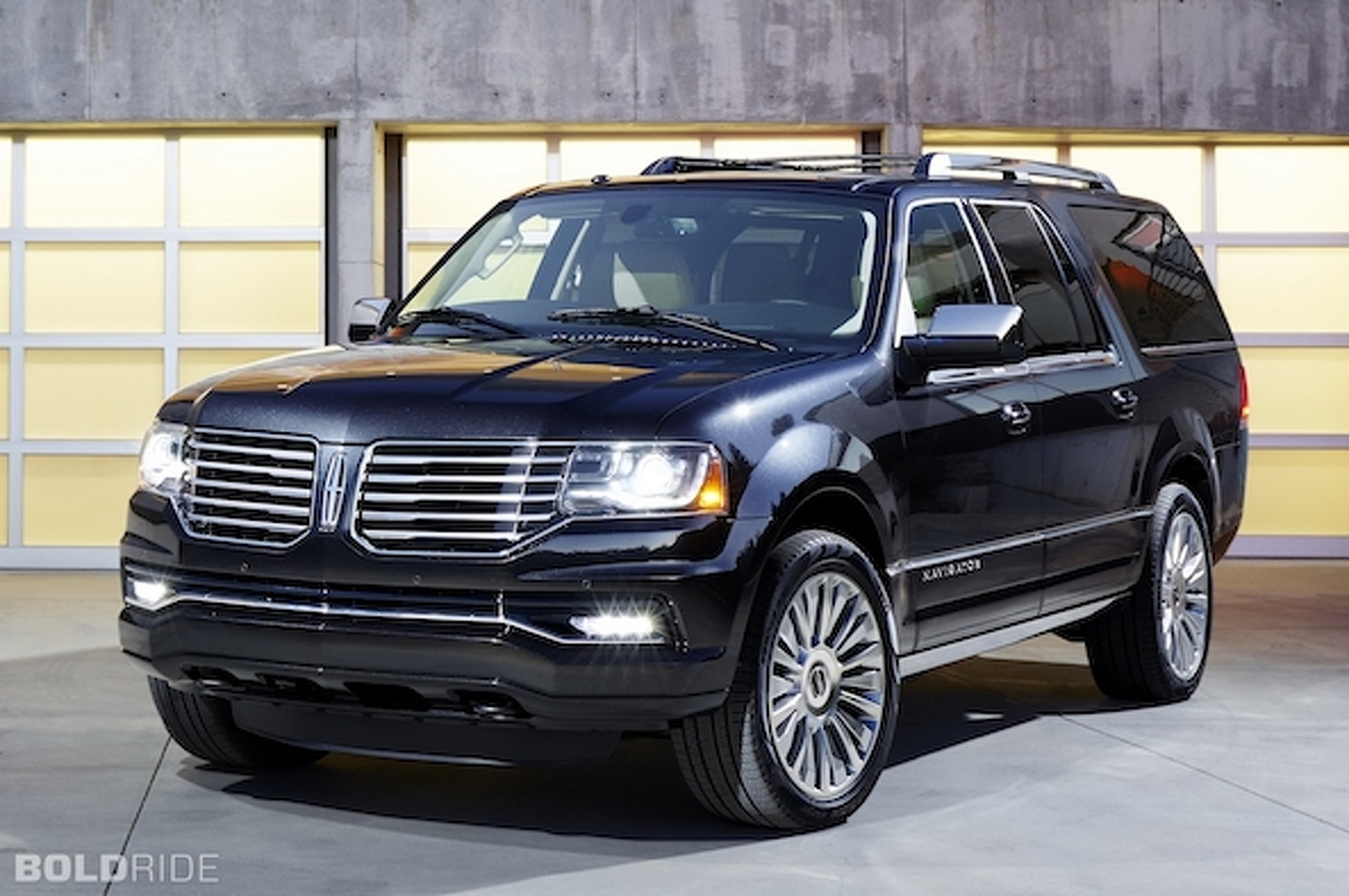 The Better Deal Lincoln Navigator or Cadillac Escalade (or Chevy Tahoe)?