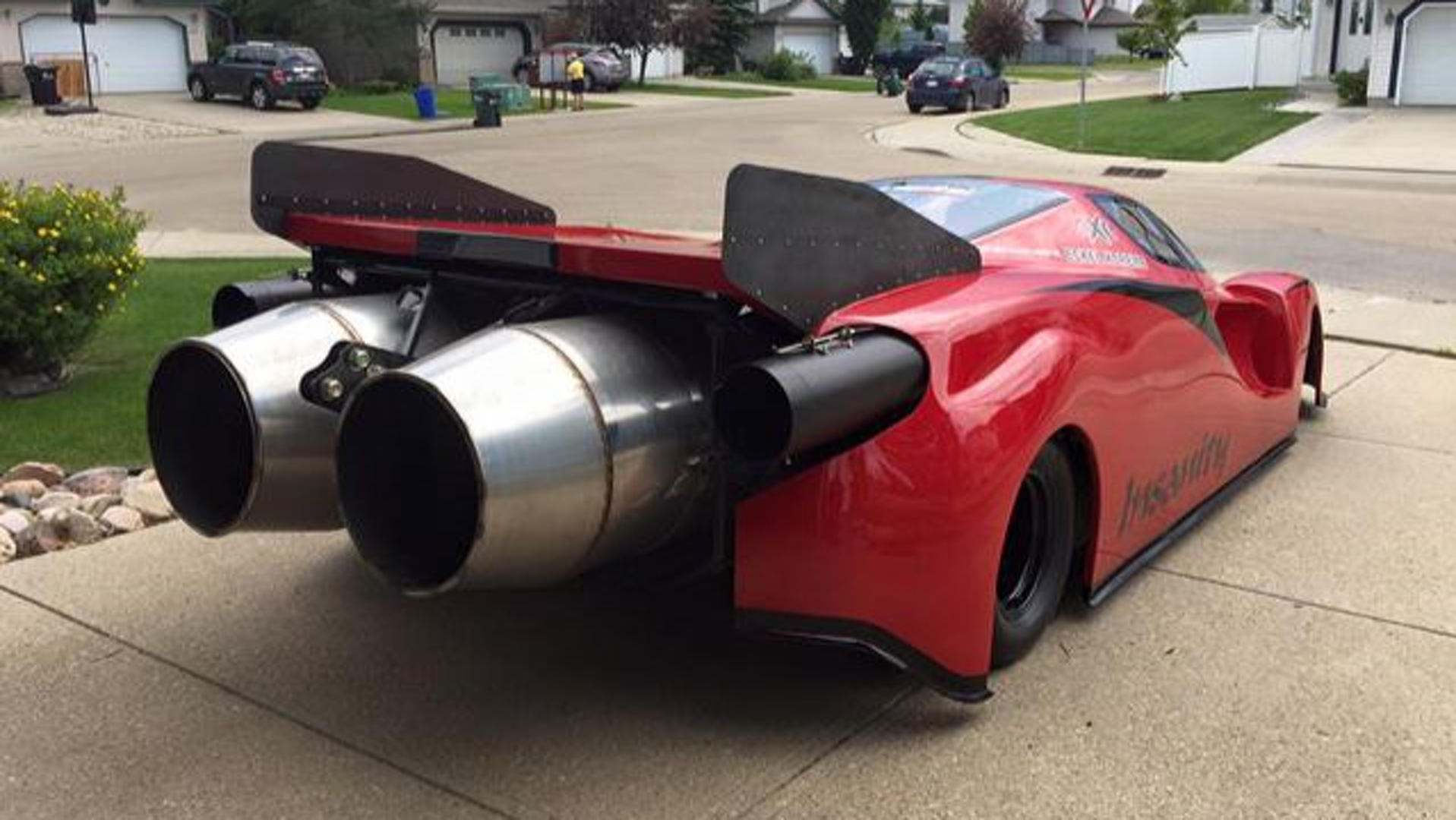 Canadian builds Ferrari Enzo lookalike jet car