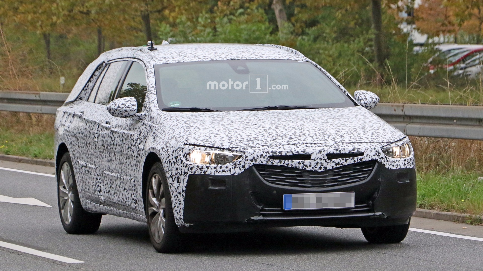 2017-opel-insignia-sports-tourer-spy-photo.jpg
