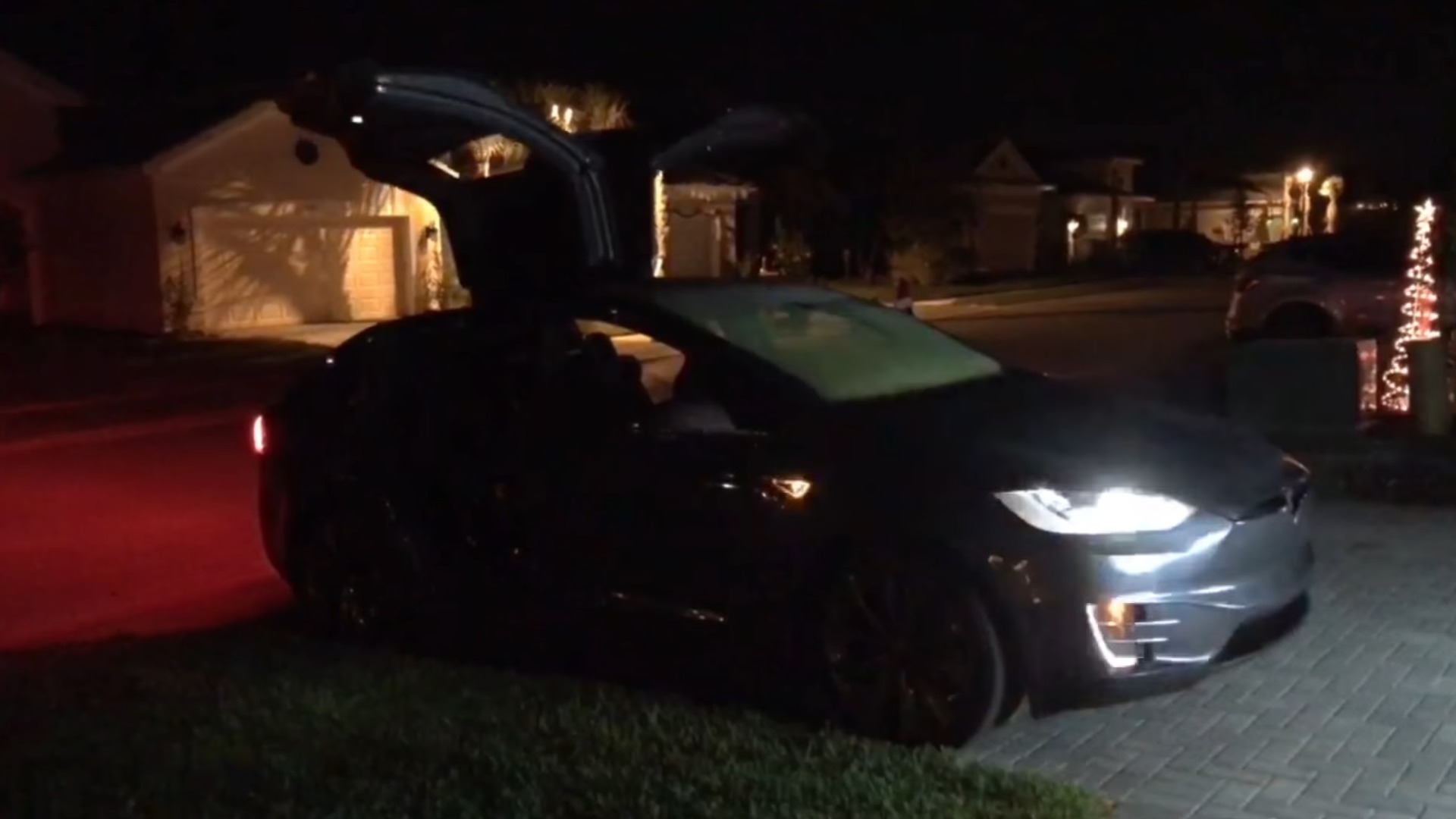 Merry Christmas from Tesla with Model X light show via latest update