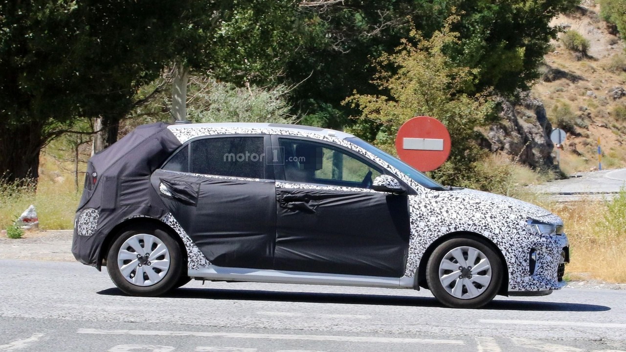2017-kia-rio-spy-photo.jpg
