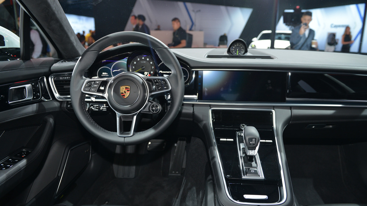 2017 Porsche Panamera 4 E-Hybrid Executive: LA 2016
